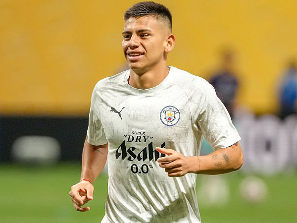 Man City Pertahankan Claudio Echeverri, Tolak Tawaran dari Roma